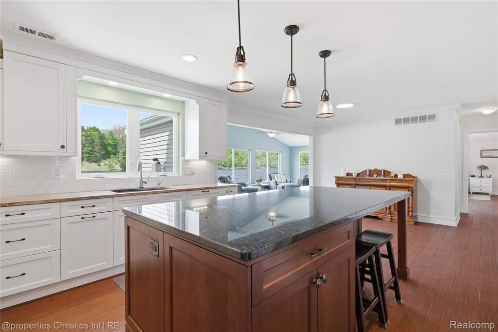 5 Bedroom Single Family Home/House's Image 23