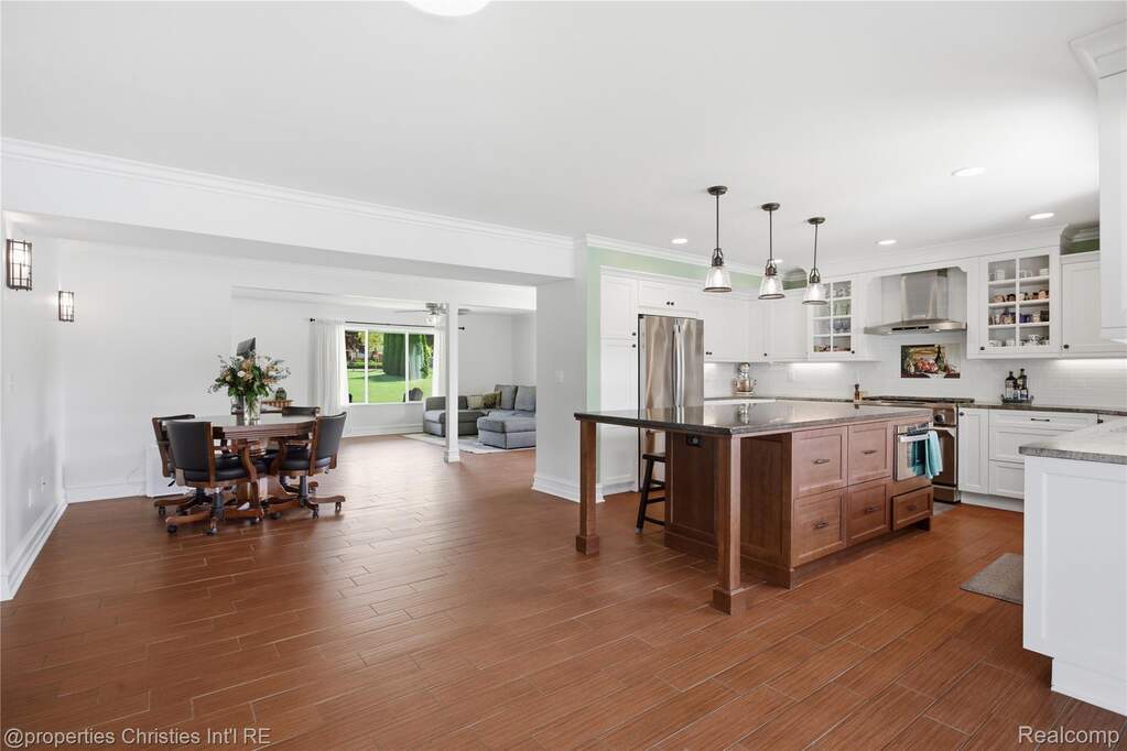 5 Bedroom Single Family Home/House's Image 24