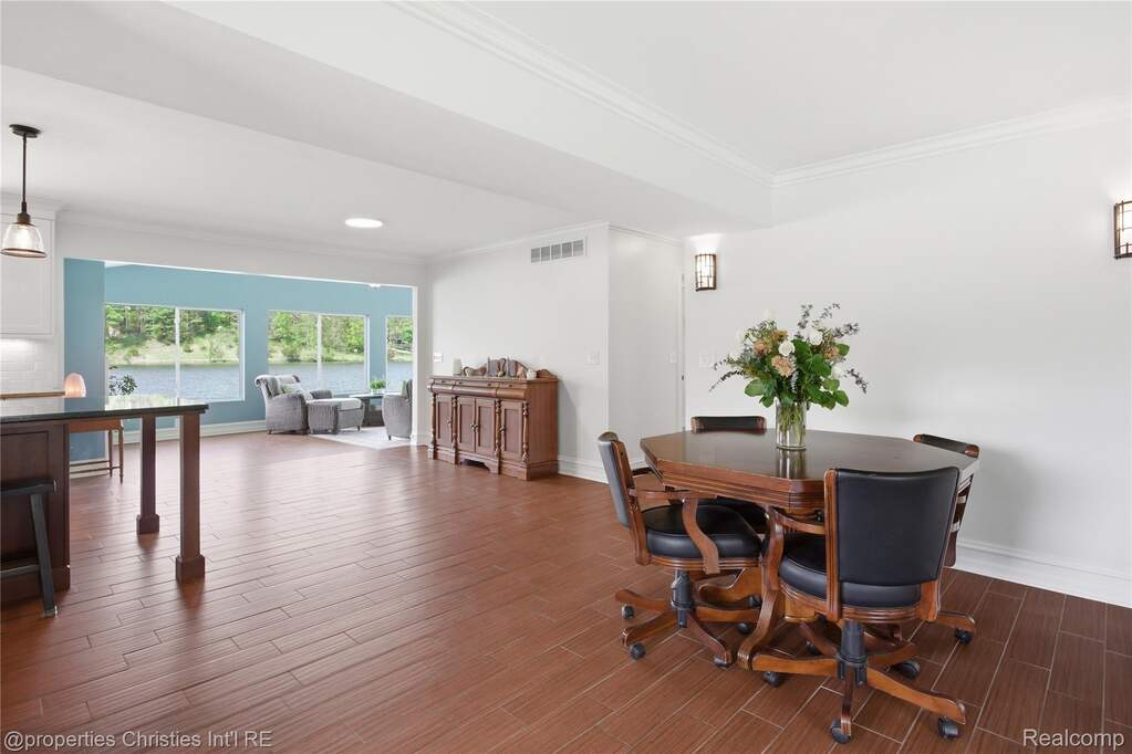 5 Bedroom Single Family Home/House's Image 25
