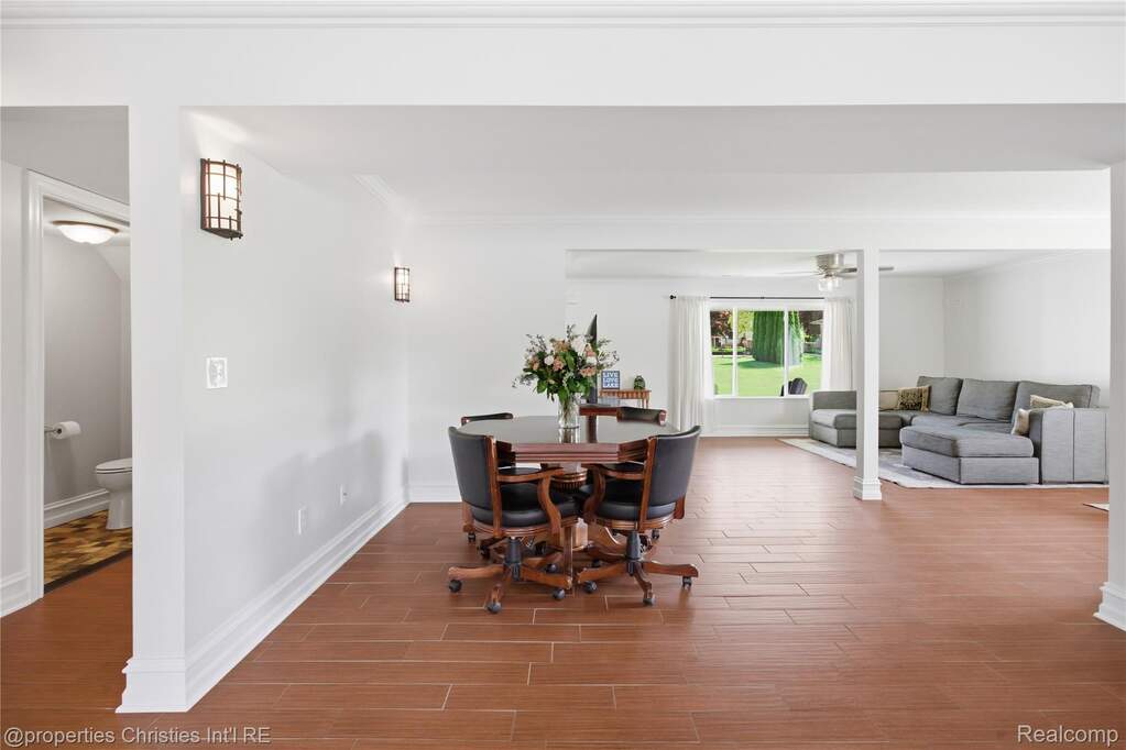 5 Bedroom Single Family Home/House's Image 26