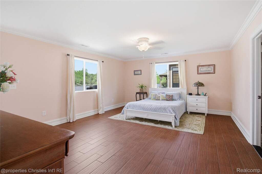 5 Bedroom Single Family Home/House's Image 31