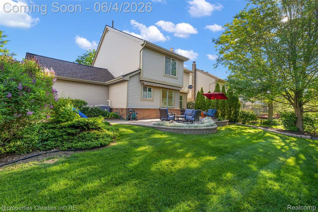 4 Bedroom Single Family Home/House's Image 9