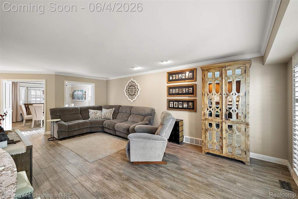 4 Bedroom Single Family Home/House's Image 23