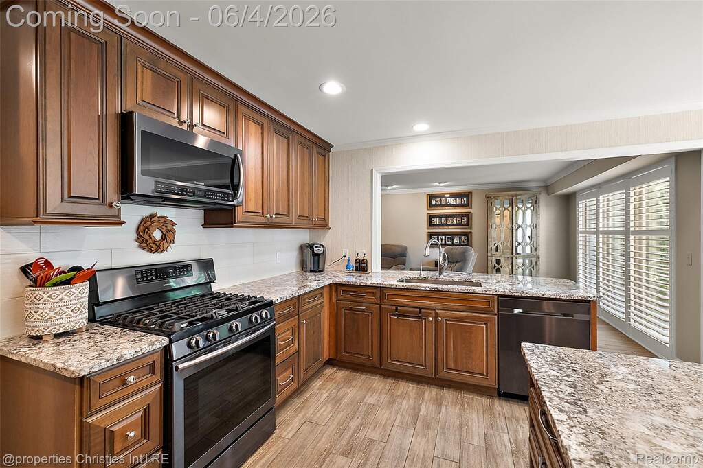4 Bedroom Single Family Home/House's Image 32