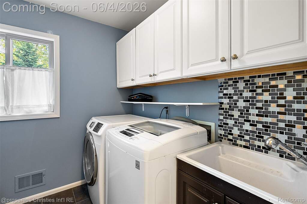 4 Bedroom Single Family Home/House's Image 35