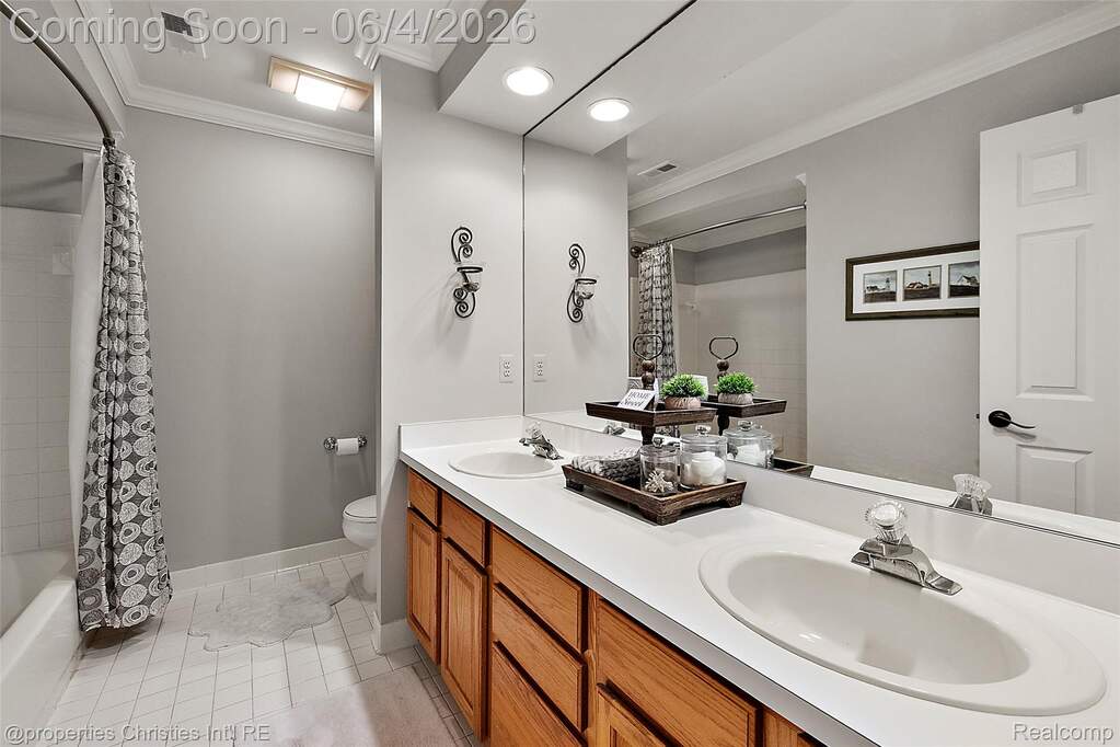4 Bedroom Single Family Home/House's Image 52