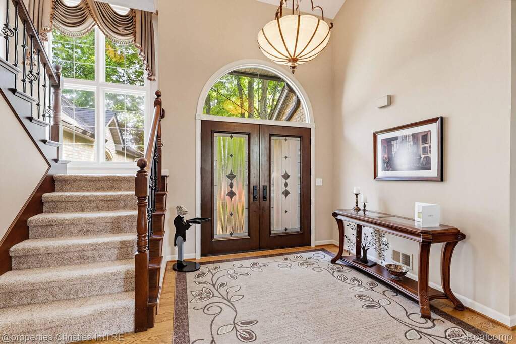 4 Bedroom Single Family Home/House's Image 9