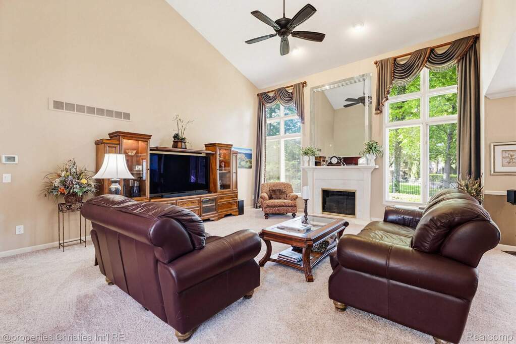 4 Bedroom Single Family Home/House's Image 10