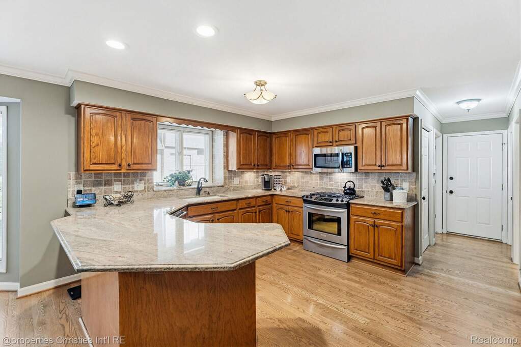 4 Bedroom Single Family Home/House's Image 25