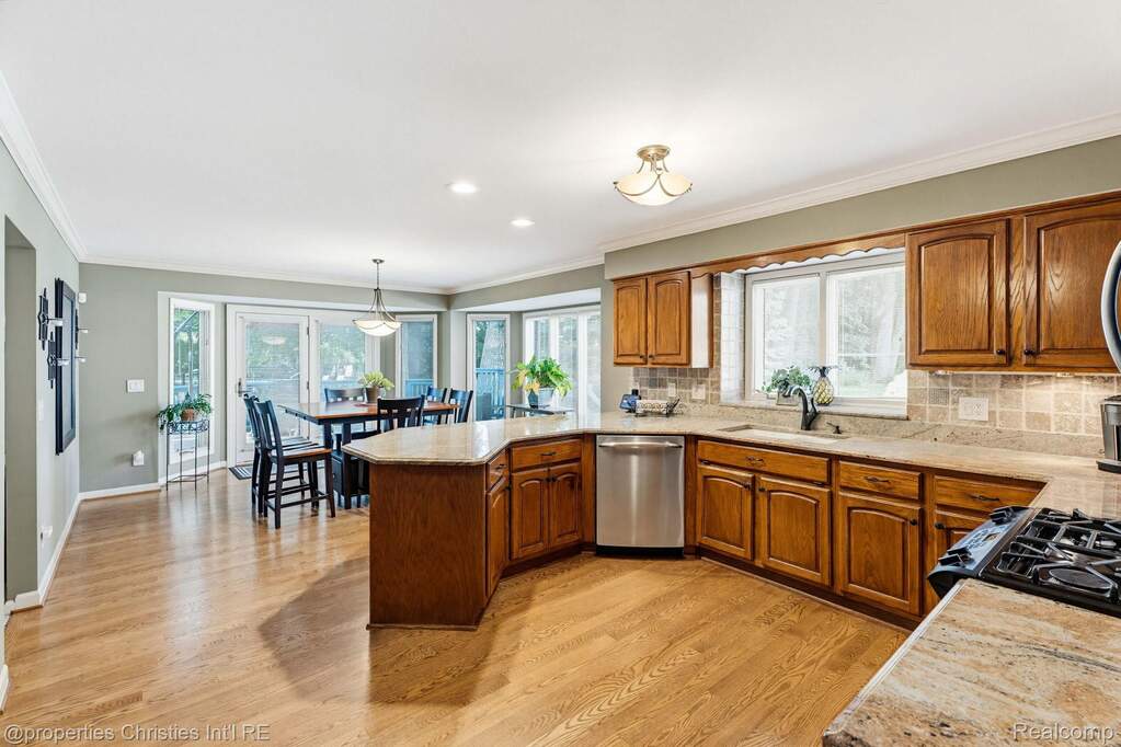 4 Bedroom Single Family Home/House's Image 27