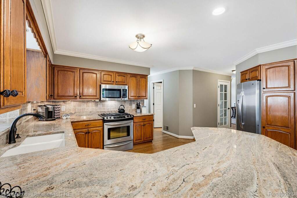 4 Bedroom Single Family Home/House's Image 28