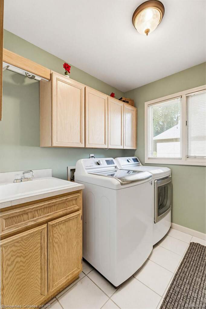 4 Bedroom Single Family Home/House's Image 35
