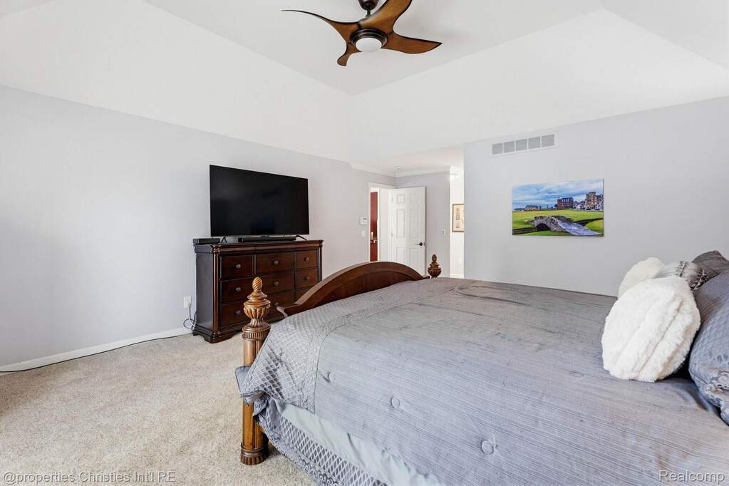 4 Bedroom Single Family Home/House's Image 38