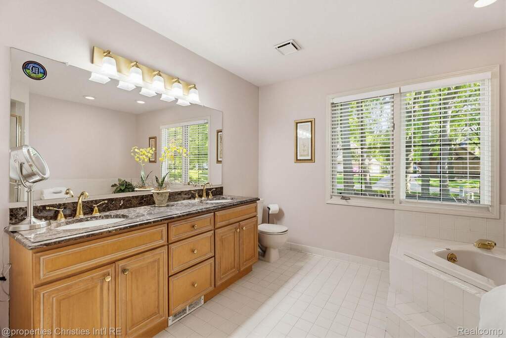 4 Bedroom Single Family Home/House's Image 40