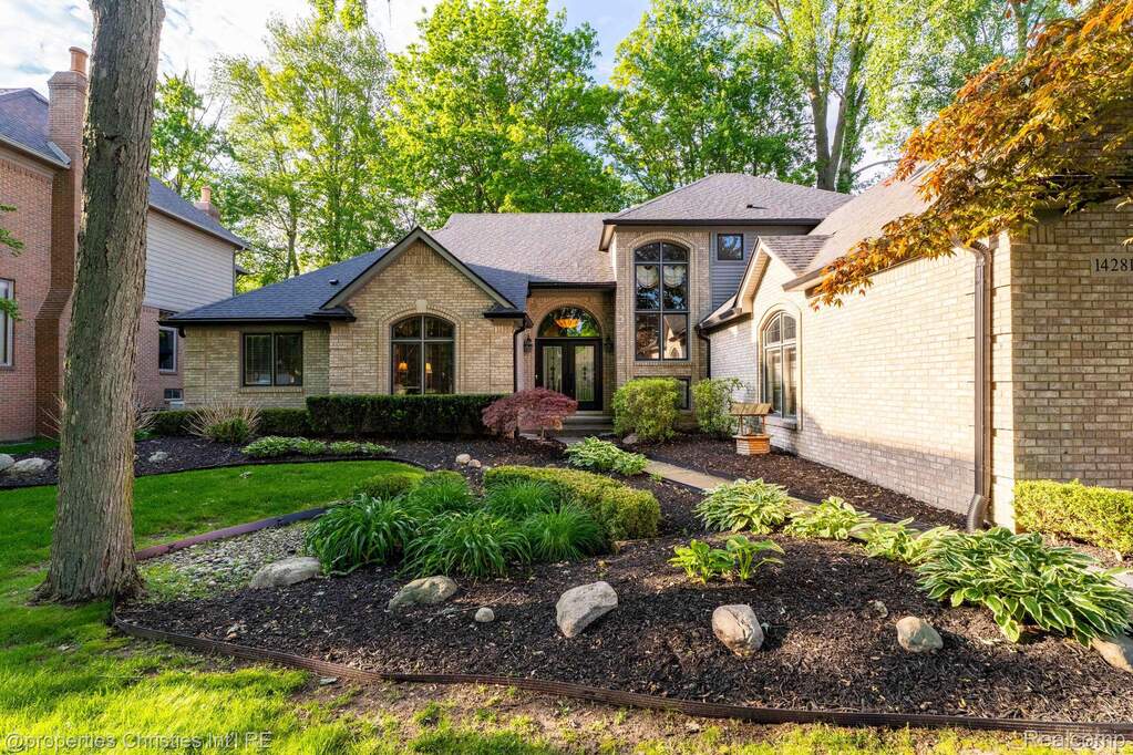 4 Bedroom Single Family Home/House's Image 3