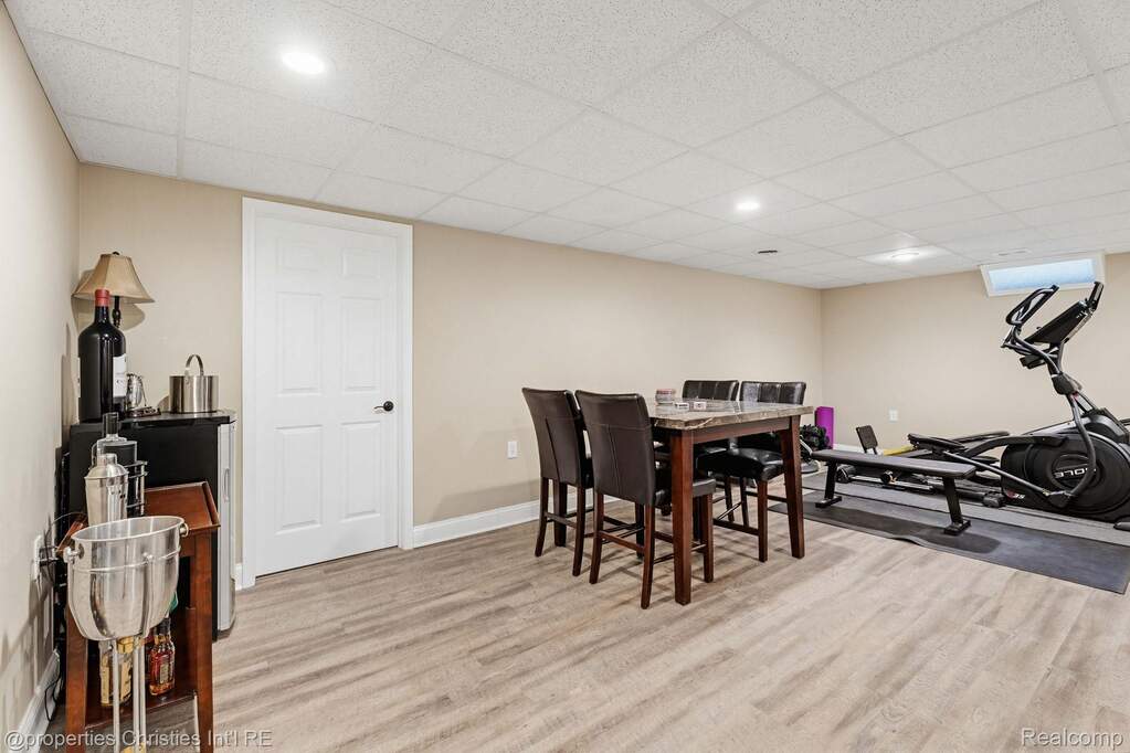 4 Bedroom Single Family Home/House's Image 60