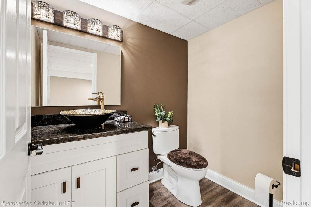 4 Bedroom Single Family Home/House's Image 64