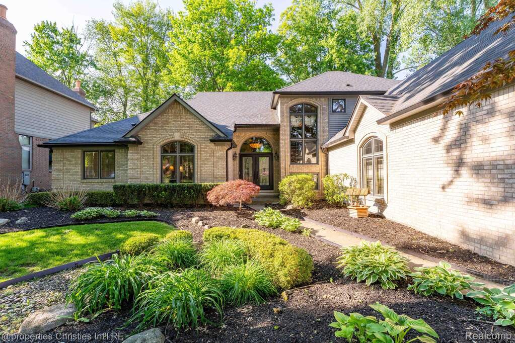 4 Bedroom Single Family Home/House's Image 4
