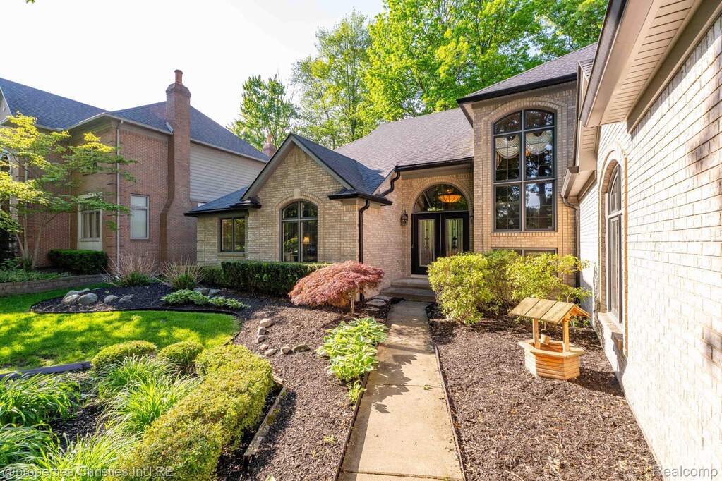 4 Bedroom Single Family Home/House's Image 5
