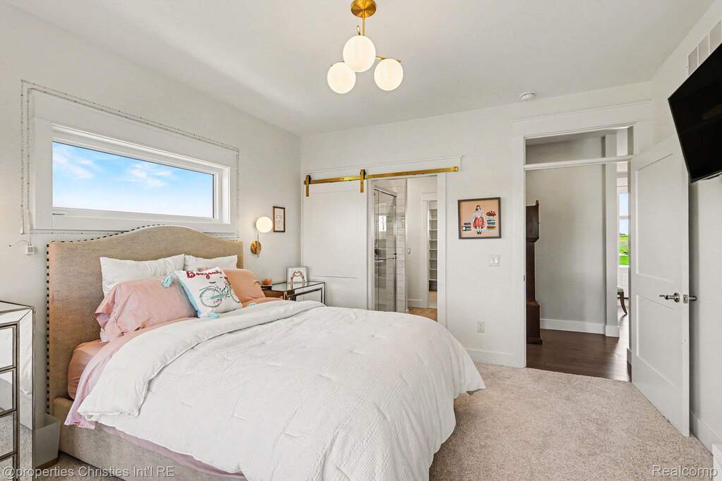 4 Bedroom Single Family Home/House's Image 20