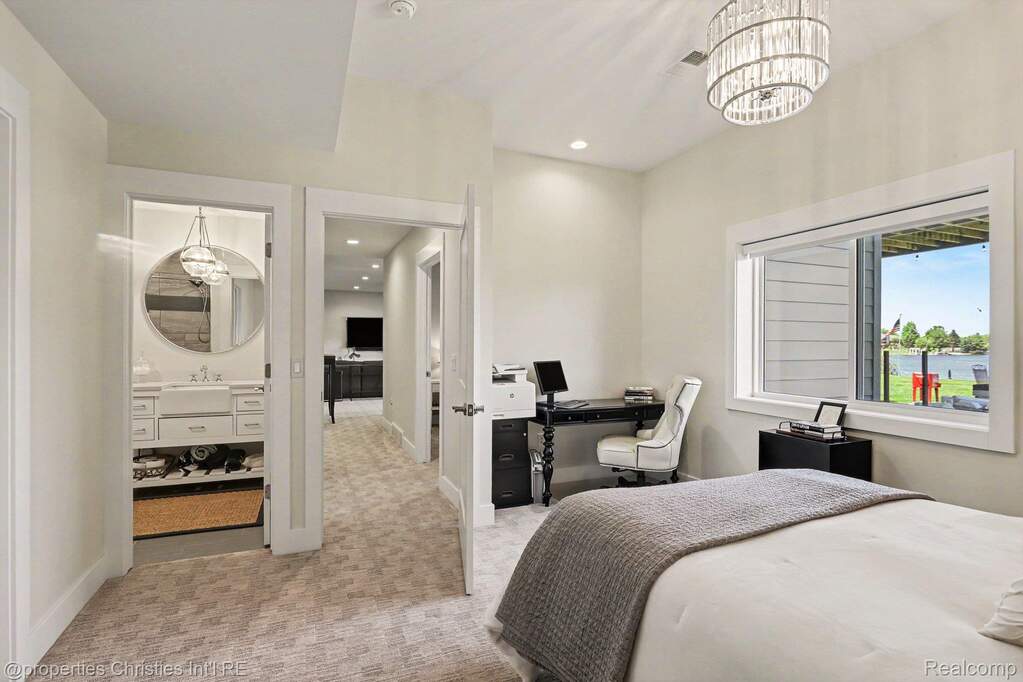 4 Bedroom Single Family Home/House's Image 28