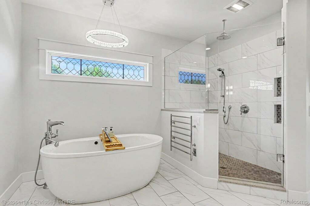 4 Bedroom Single Family Home/House's Image 32