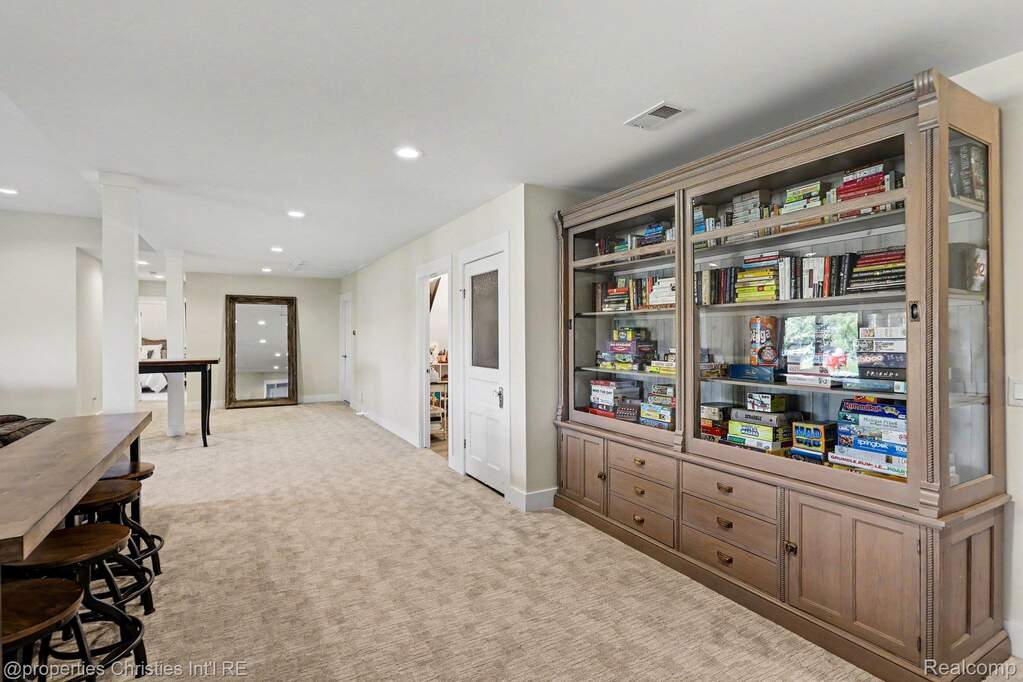 4 Bedroom Single Family Home/House's Image 36