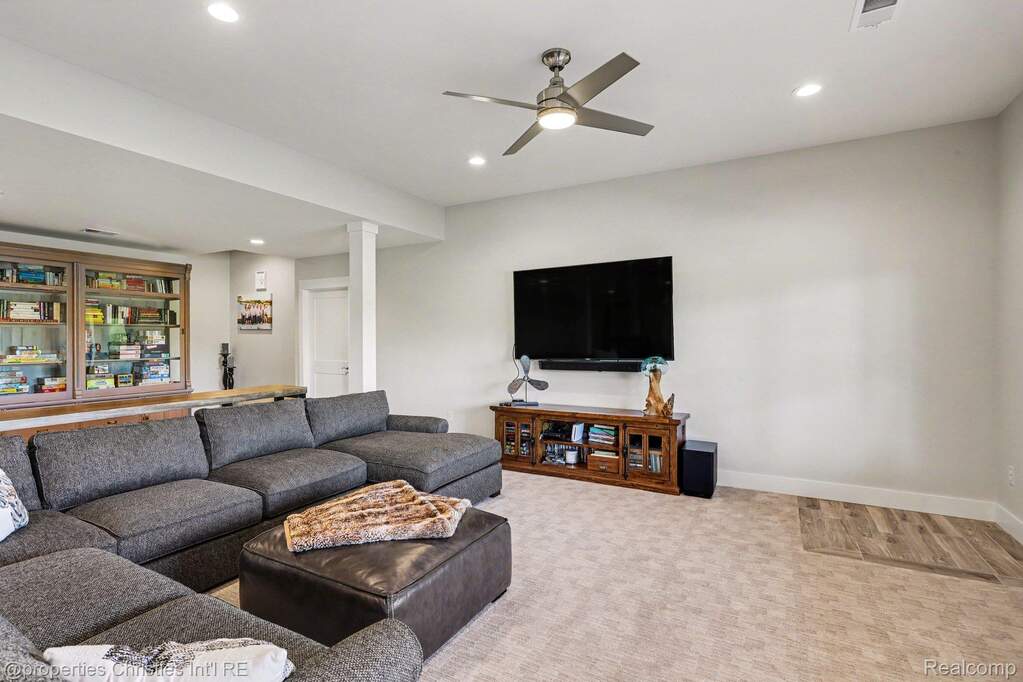 4 Bedroom Single Family Home/House's Image 38