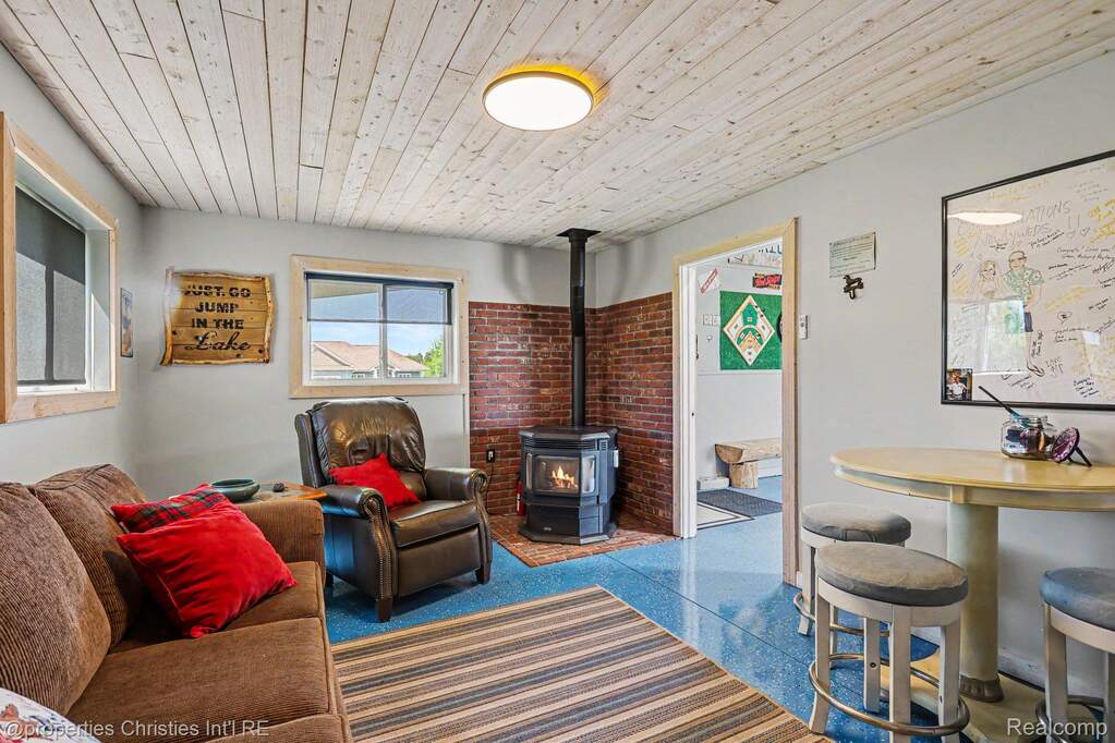 4 Bedroom Single Family Home/House's Image 40