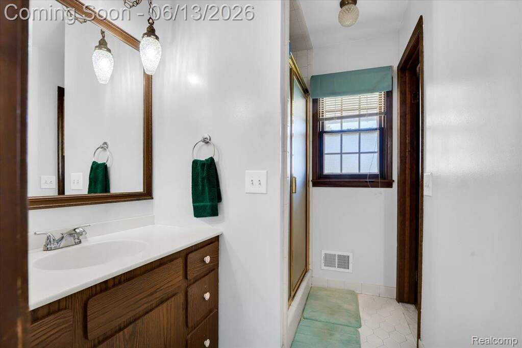 4 Bedroom Single Family Home/House's Image 16