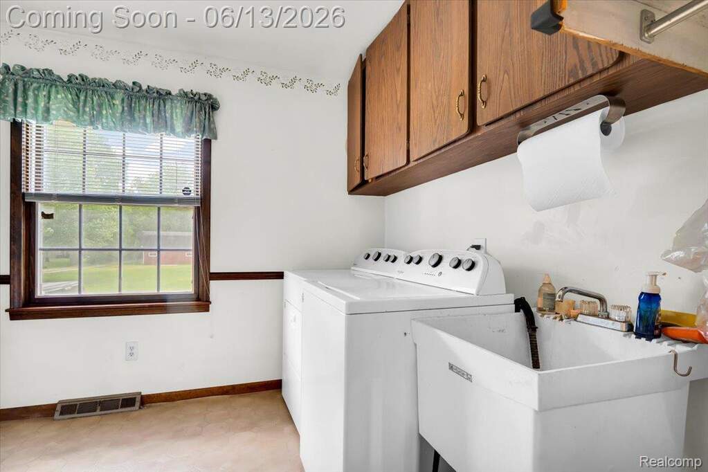 4 Bedroom Single Family Home/House's Image 18