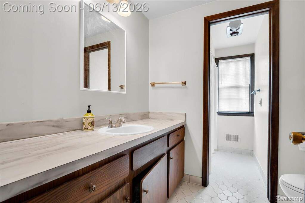 4 Bedroom Single Family Home/House's Image 27