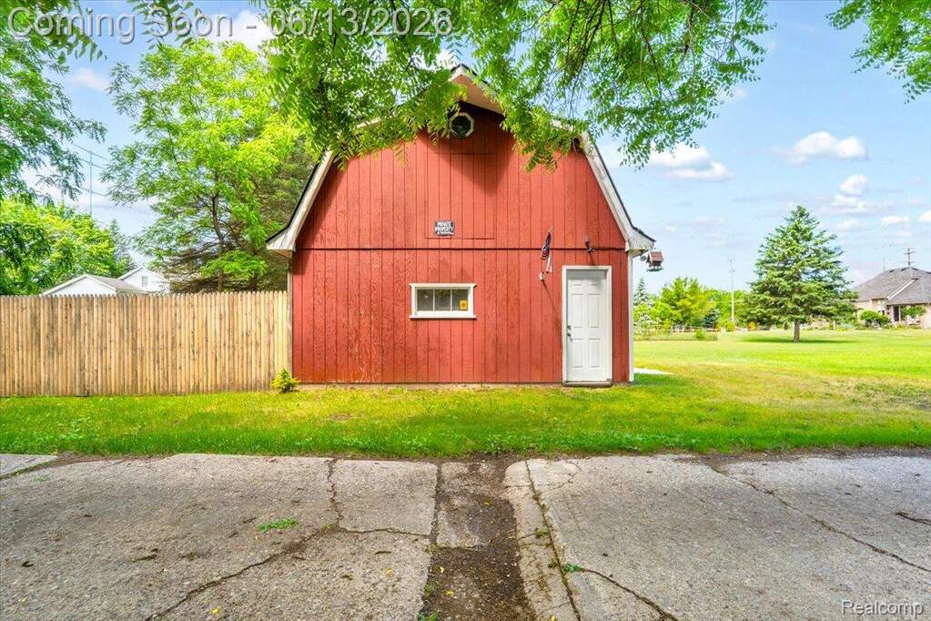 4 Bedroom Single Family Home/House's Image 4