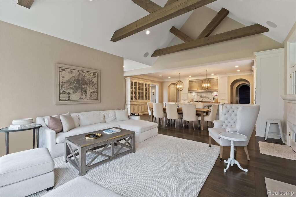 6 Bedroom Single Family Home/House's Image 22