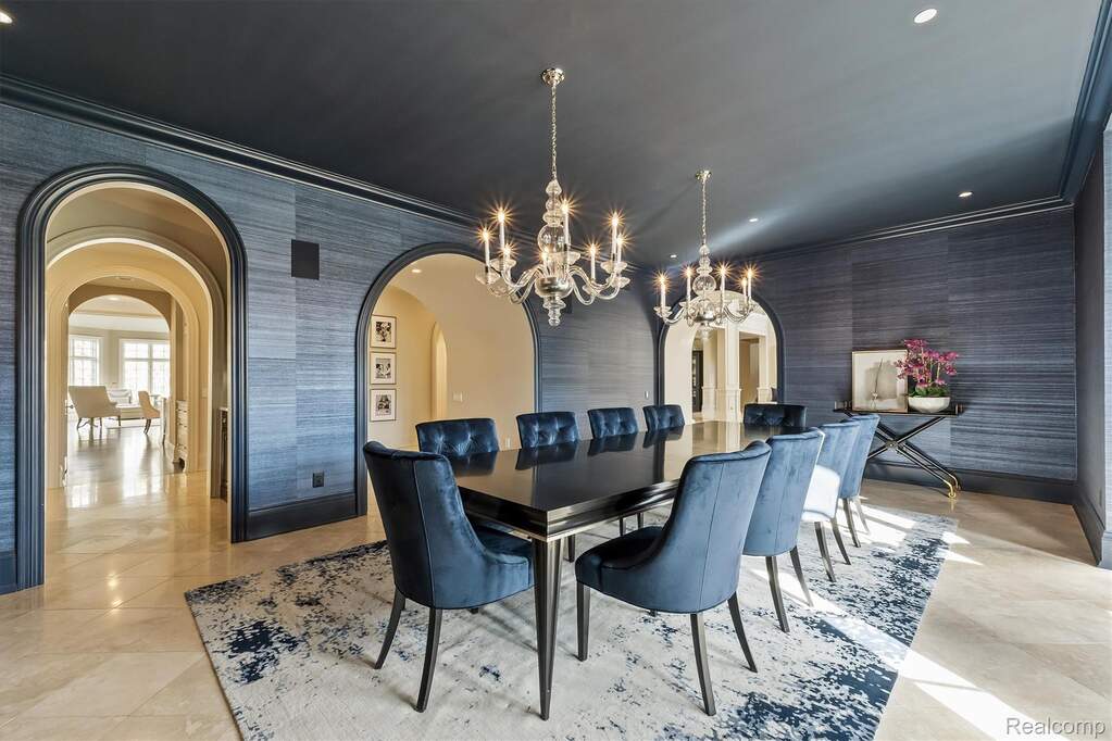 6 Bedroom Single Family Home/House's Image 27