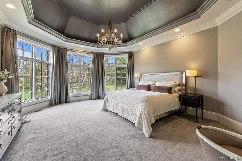6 Bedroom Single Family Home/House's Image 32