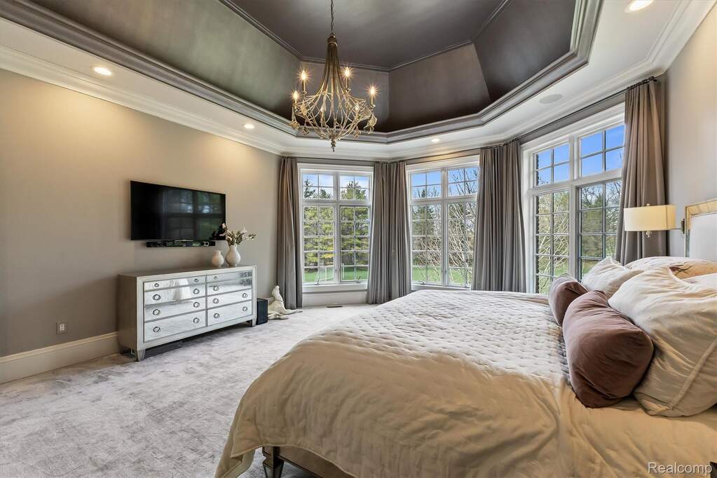 6 Bedroom Single Family Home/House's Image 33