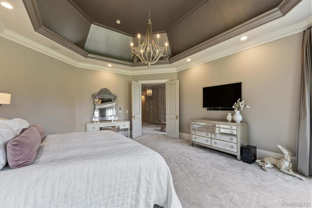 6 Bedroom Single Family Home/House's Image 34
