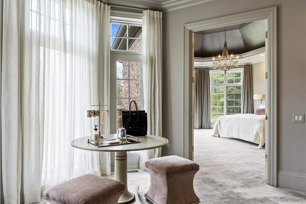 6 Bedroom Single Family Home/House's Image 39