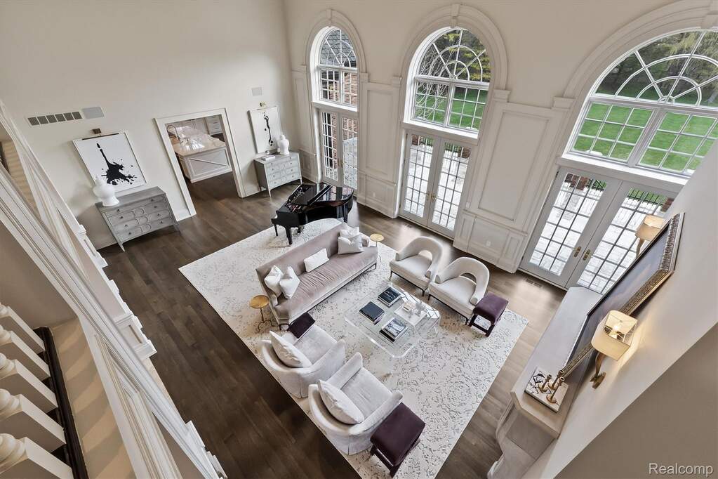 6 Bedroom Single Family Home/House's Image 40