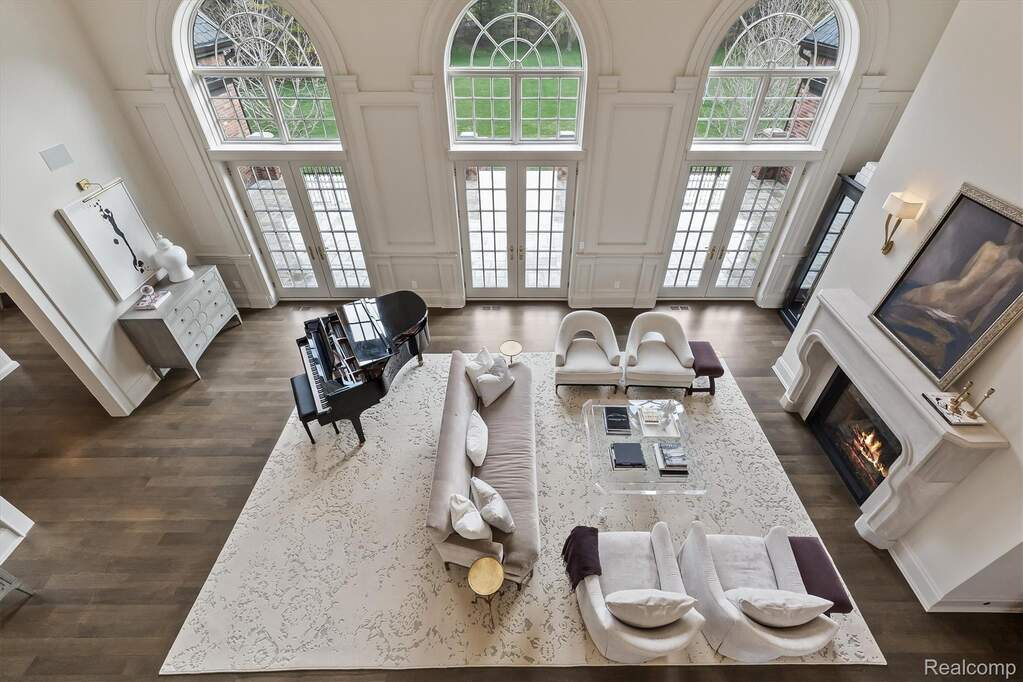 6 Bedroom Single Family Home/House's Image 41