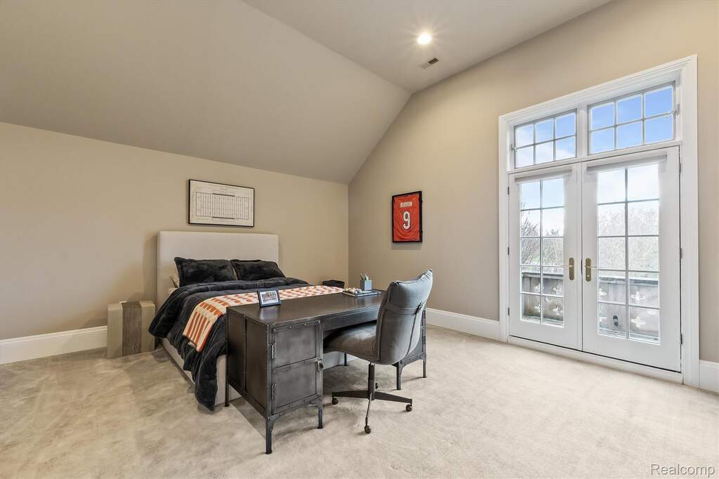 6 Bedroom Single Family Home/House's Image 45