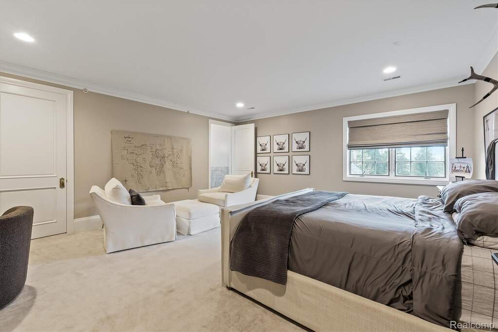6 Bedroom Single Family Home/House's Image 47