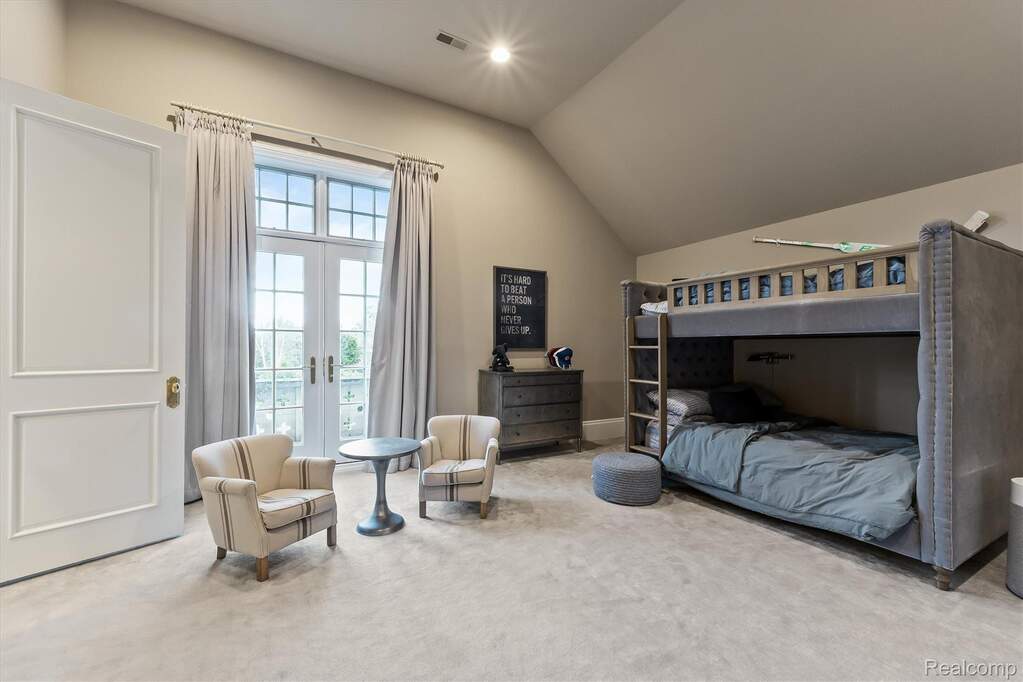 6 Bedroom Single Family Home/House's Image 49