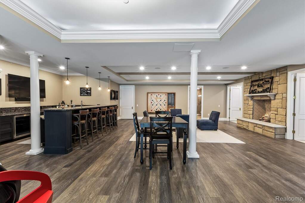 6 Bedroom Single Family Home/House's Image 74