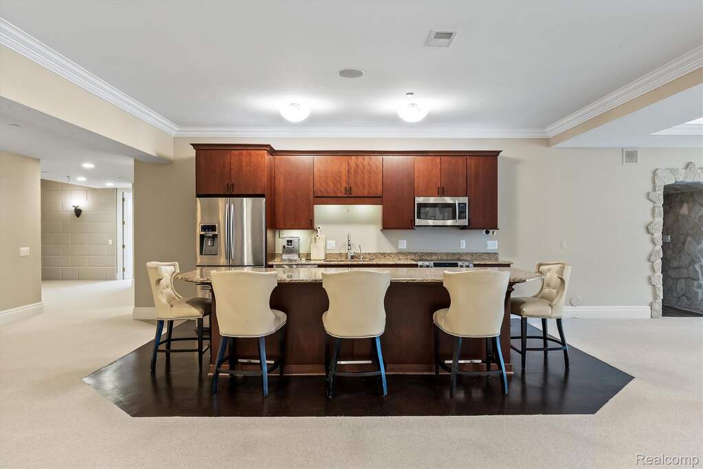 6 Bedroom Single Family Home/House's Image 79