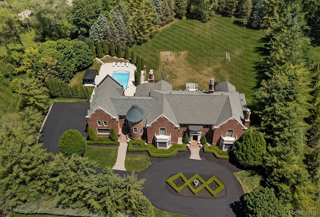 6 Bedroom Single Family Home/House's Image 83