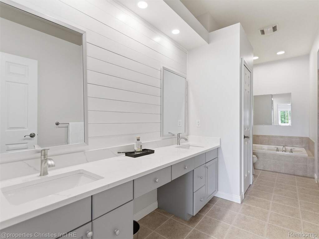 2 Bedroom Apartment/Flat's Image 31