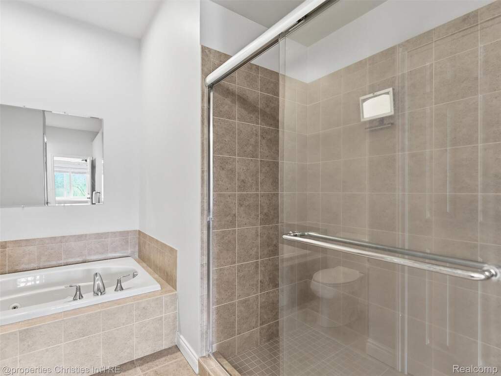 2 Bedroom Apartment/Flat's Image 32