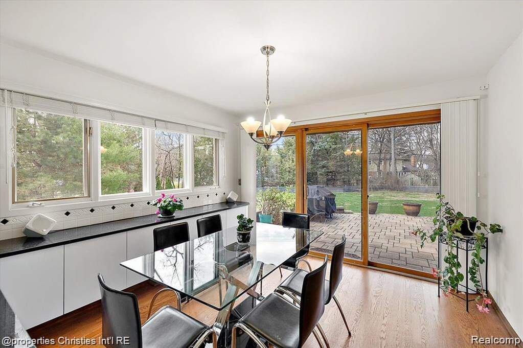 4 Bedroom Single Family Home/House's Image 15